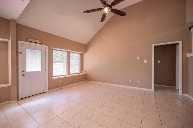 Building Photo - 1114 Gulfton Dr