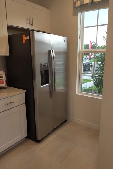 Kitchen - 6111 Fairmont Ln
