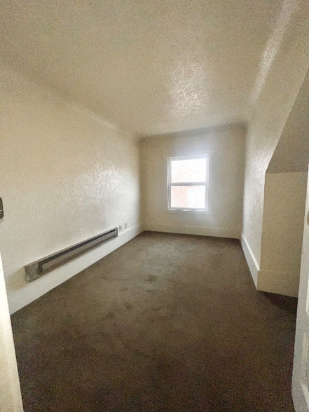 Building Photo - 411 W Alder St