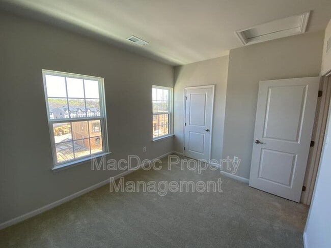 Building Photo - 1018 Trestle Dr