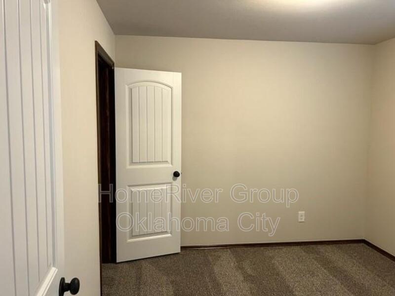 Building Photo - 10512 NW 41st St