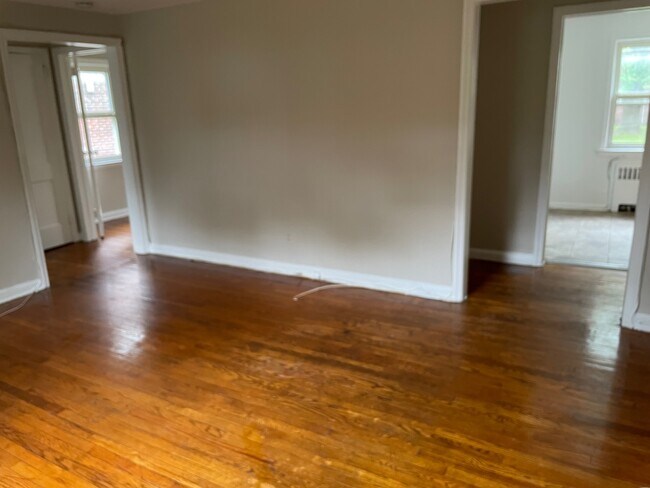 Building Photo - 720 Burnside St