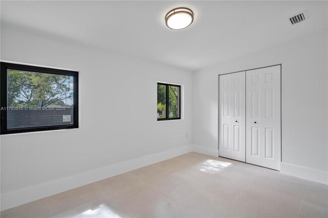 Building Photo - 2 bedroom in North Miami FL 33161