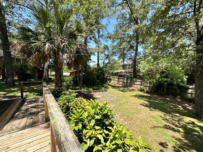 Building Photo - 3221 Foxhall Rd