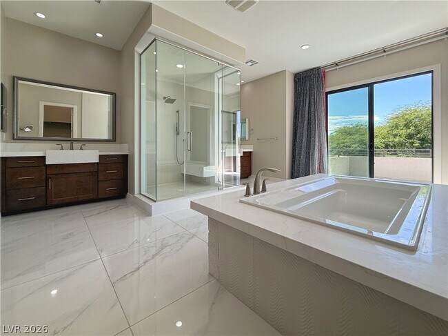 Building Photo - 2 Sugarberry Ln