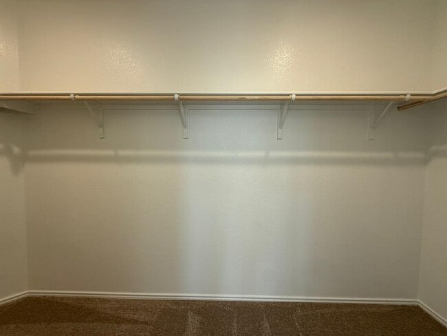 Building Photo - 519 Vantage Dr