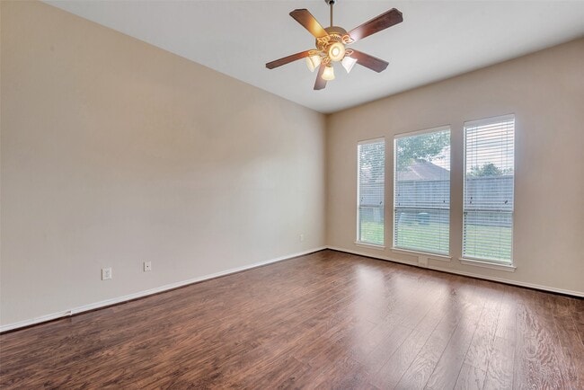 Building Photo - 871 Falling Springs Ln
