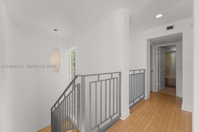Building Photo - 2721 SW 22nd St