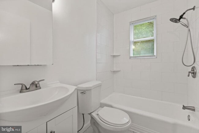 Building Photo - 5508 Spruce Dr