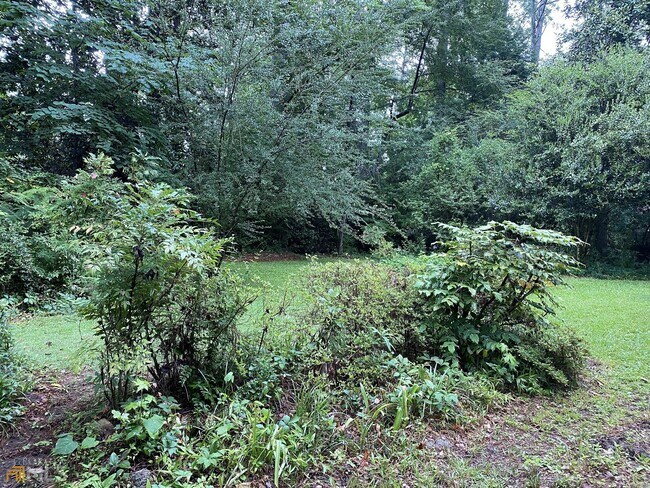 Building Photo - 2022 Woodbine Terrace NE