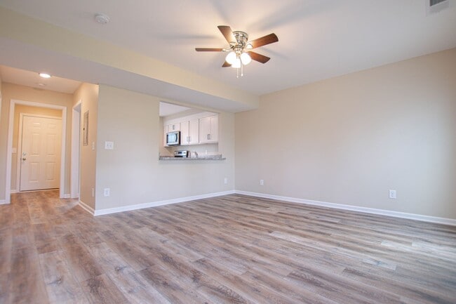 Building Photo - Pet Friendly Two Bedroom!