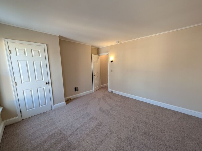 Building Photo - Beautiful Remodeled 3 Bedroom Home