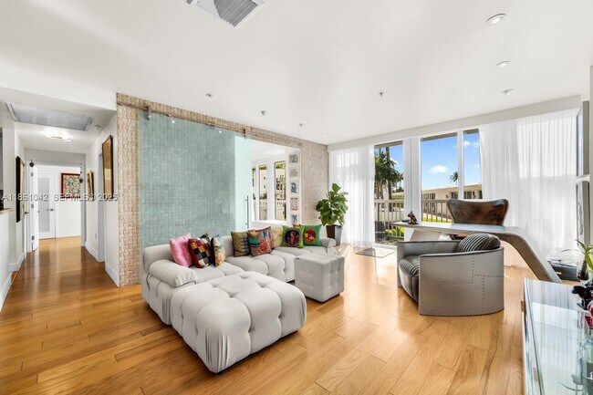 Building Photo - 10275 Collins Ave