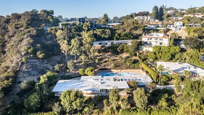 Building Photo - Alto Cedro Estate Lease