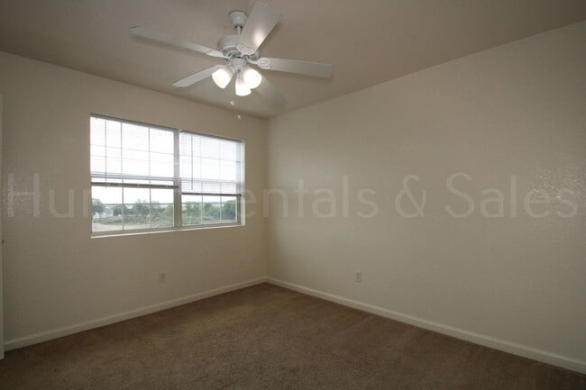 Building Photo - Heights Townhome