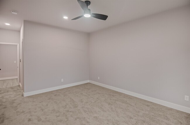 Building Photo - 12310 Glenview Dr