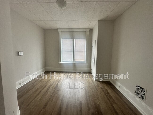 Building Photo - 117 S 10th St