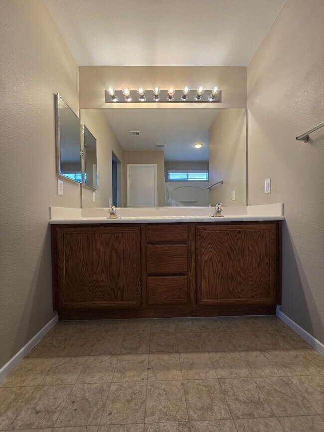 Building Photo - A Stunning 4 Bedroom Home in South West La...