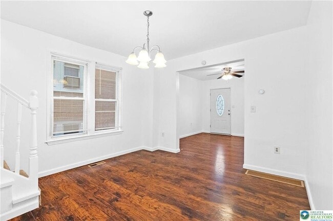 Building Photo - 921 Ridge St