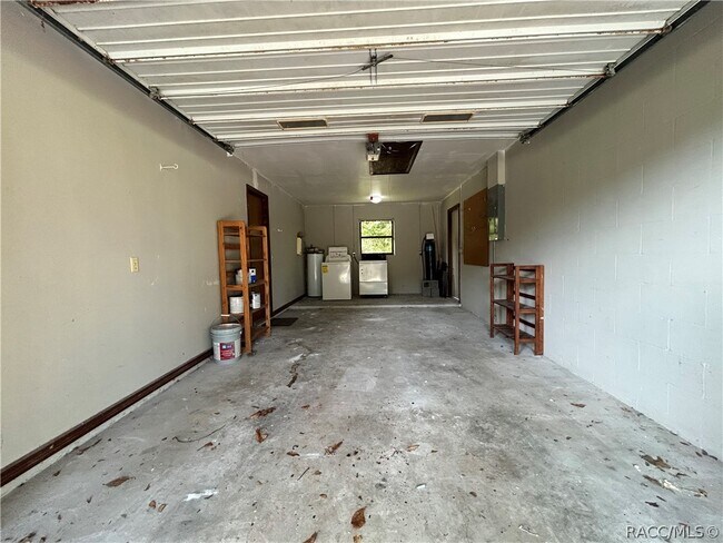 Building Photo - 7236 E Oak Isle Dr