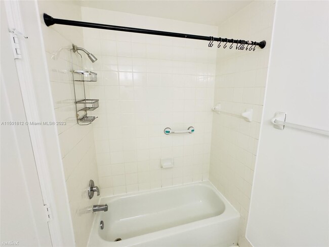 Building Photo - 3 br, 2 bath Condo - 4311 SW 160th Ave Apt...