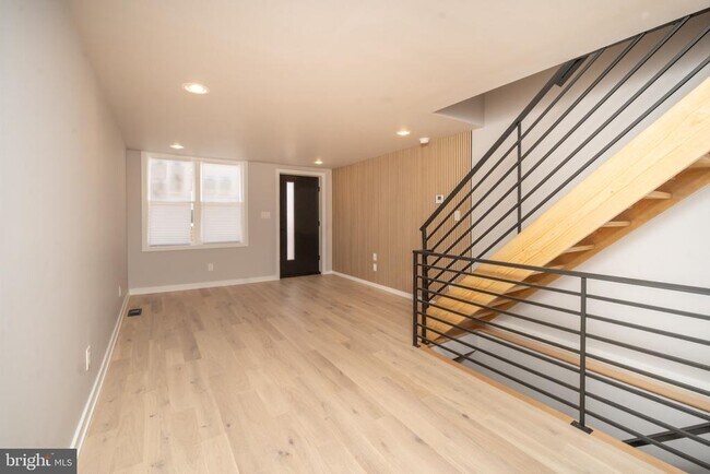 Building Photo - 1238 S Warnock St