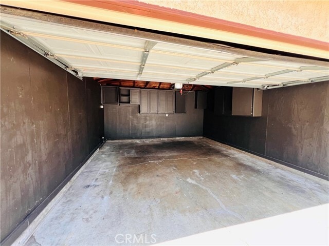 Building Photo - 6637 Balcom Ave