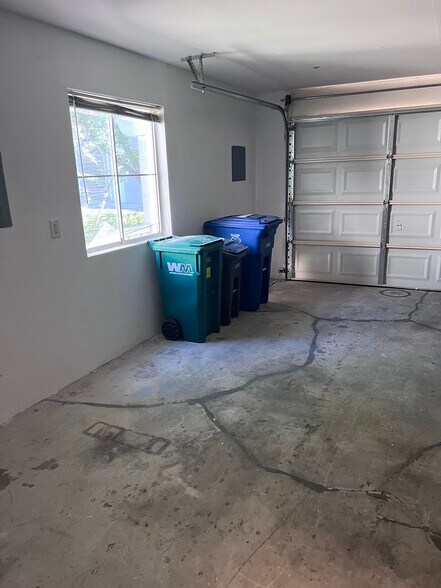 Building Photo - 2116 Thistle Ct