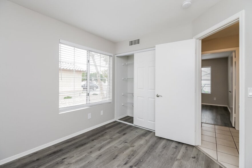 Building Photo - 873 W Sierra Madre Ave