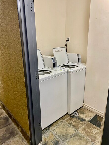 Building Photo - 4077 3rd Ave