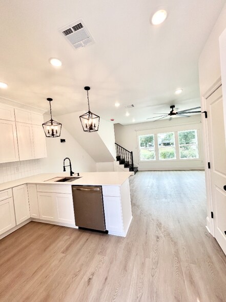 Building Photo - 1977 Bayou Rd