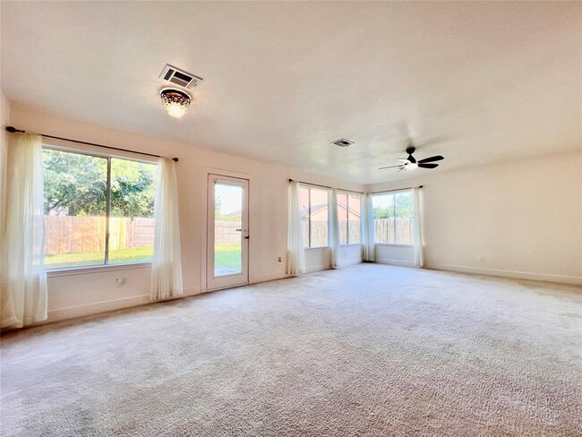 Building Photo - 5015 Summit Lodge Dr