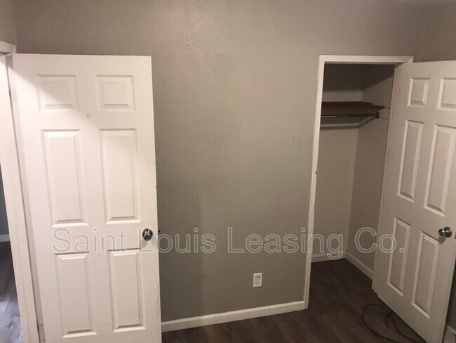 Building Photo - 370 St Edward Ln