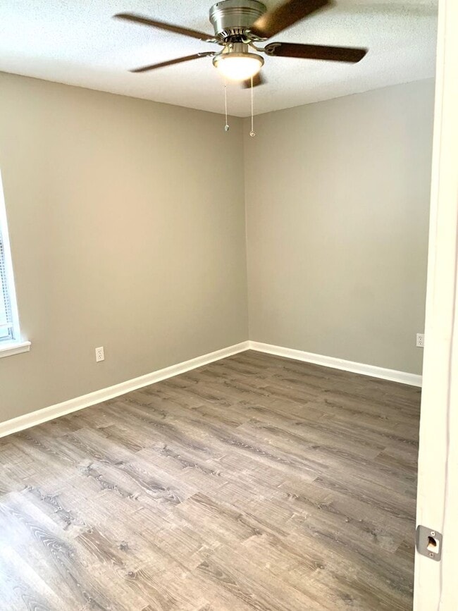 Building Photo - 208 State Line Rd