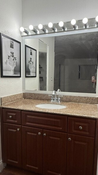 Building Photo - 5961 N Falls Circle Dr