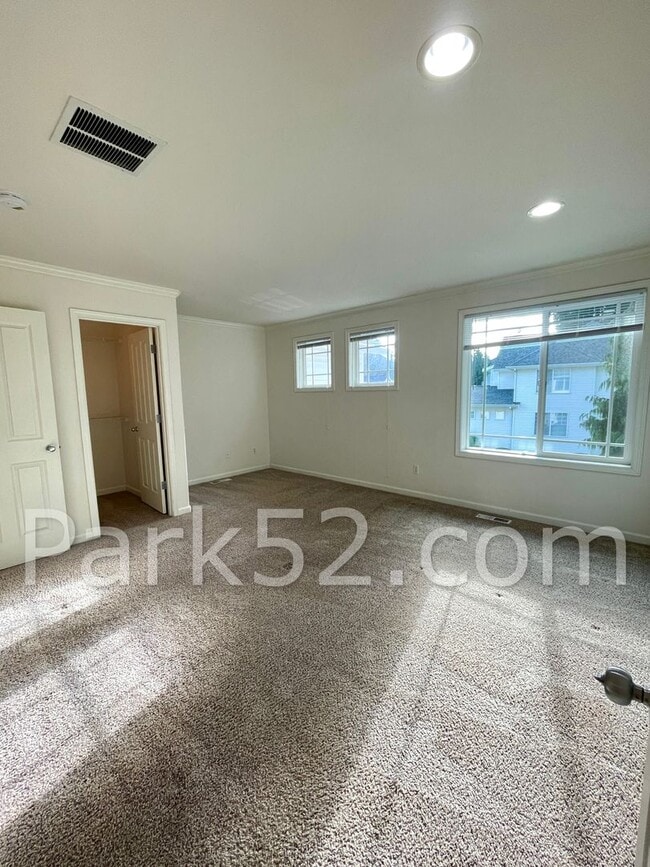 Building Photo - University Place Single Family in Gated Community