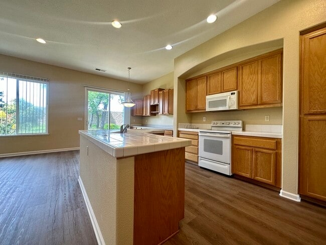 Building Photo - Beautiful, newly remodeled home in Fair Oaks!