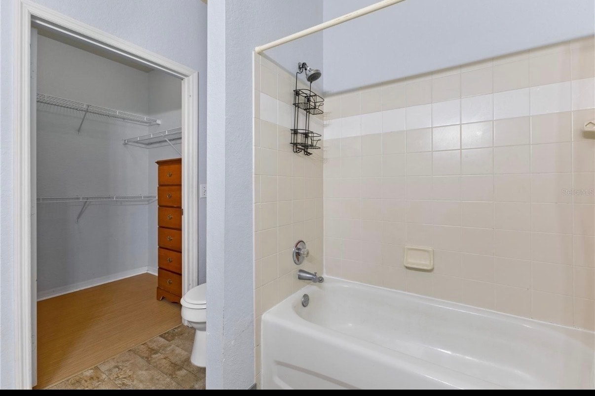 Building Photo - 6017 Westgate Dr