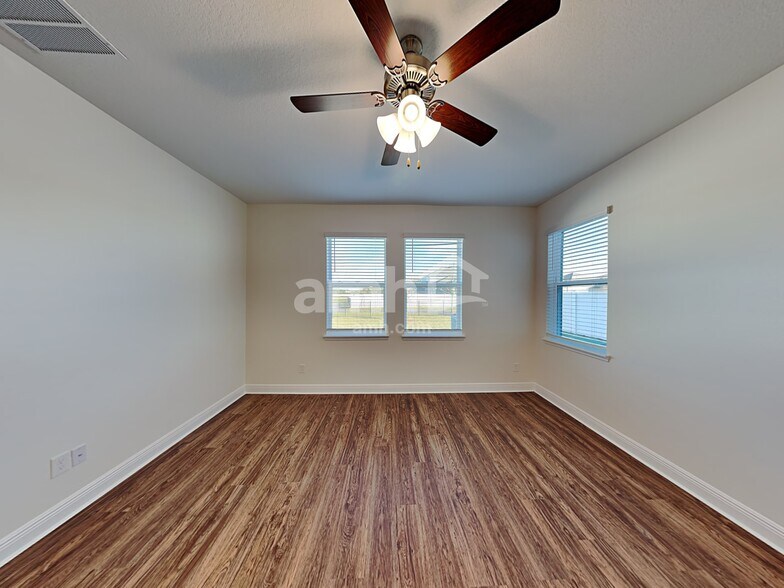 Building Photo - 1118 Sky Lks Dr