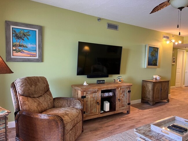 Building Photo - Venice, FL 2BR/2BA Condo in a Gated, Gulf front Community