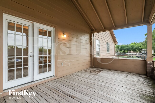Building Photo - 2106 Hazyknoll Ln