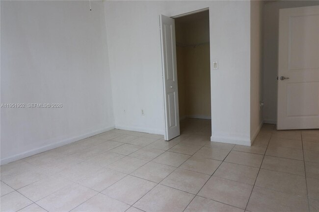 Building Photo - 6020 W Sample Rd