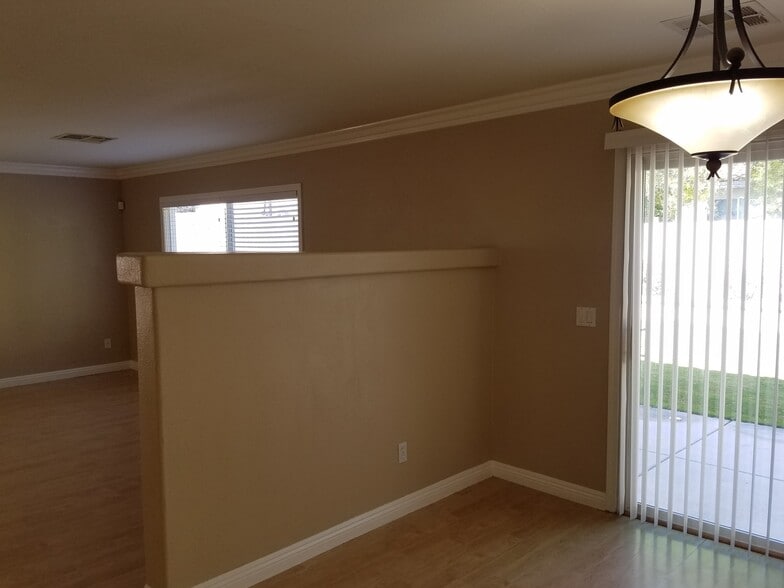 Building Photo - 9740 Powell Plateau Ct