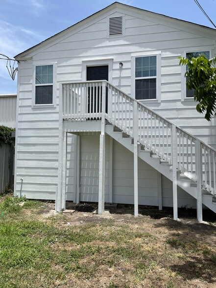 Primary Photo - 1401 N De Leon St