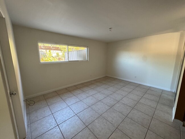 Building Photo - 4 Bedroom - 2 Bathroom with view