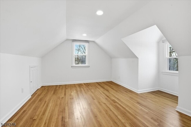 Building Photo - 81 Glen Ave