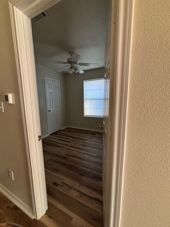 Building Photo - Charming 3 Bedroom, 2 Bath Home – Move-In Ready!