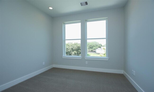 Building Photo - 5903 Val Verde St