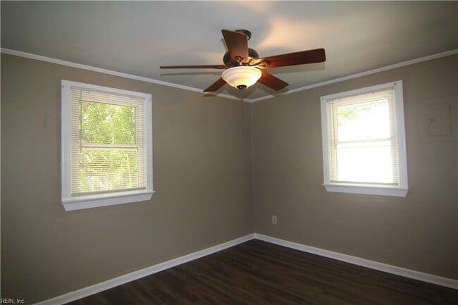 Building Photo - 1744 N Lakeland Dr
