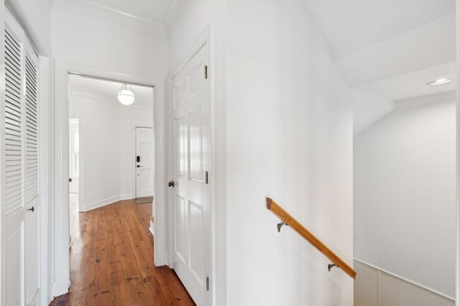 Building Photo - Downtown Charleston Waterfront Townhouse
